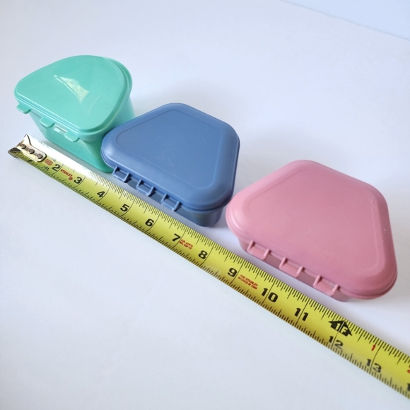 3 blue pink green small containers box ID04 - Picture 2 of 6